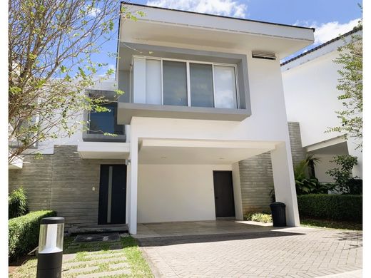 Luxury home in Escazú, Provincia de San José