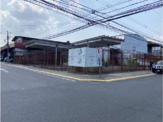 Teren w Belén, Carrillo