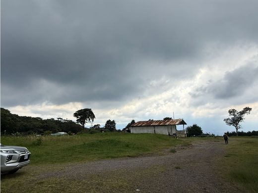 Land in San José de la Montaña, Barva