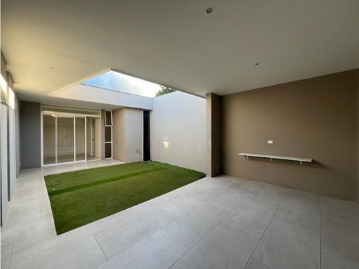 Residential complexes in Santa Ana, Provincia de San José