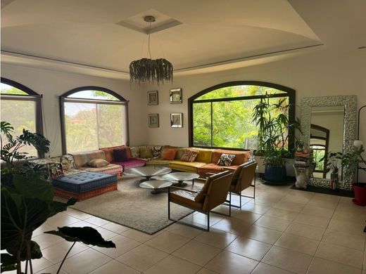 منزل ﻓﻲ Santa Ana, Provincia de San José