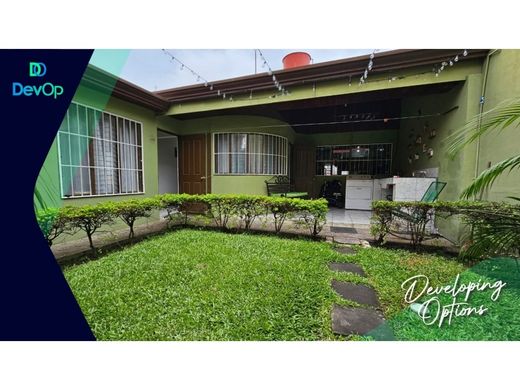 Luxury home in Echeverría, Flores