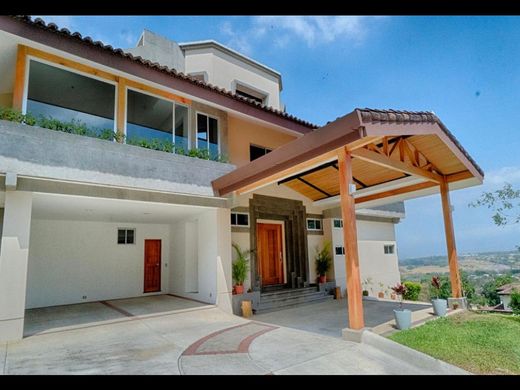 Luxus-Haus in Colón, Mora