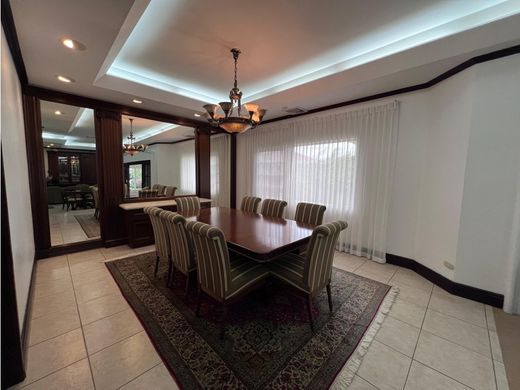 Luxus-Haus in Santa Ana, Provincia de San José