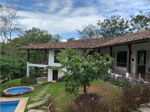 Lüks ev San José, Cantón de San José