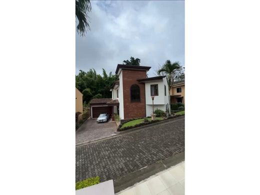 Luxury home in Heredia, Cantón de Heredia