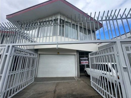 Apartamento - Escalante, Goicoechea