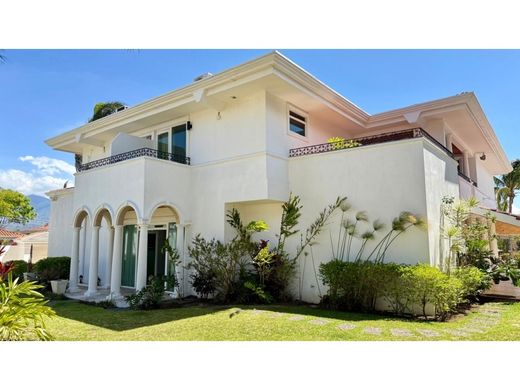 Luxury home in Belén, Carrillo