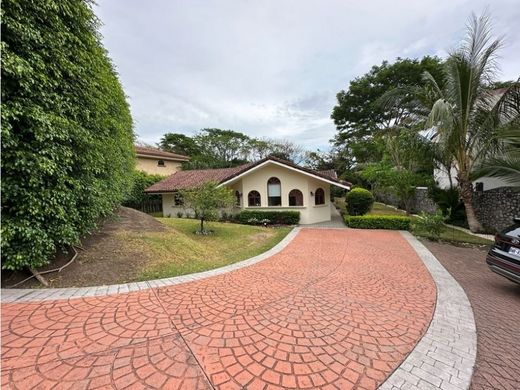Luxury home in Santa Ana, Provincia de San José