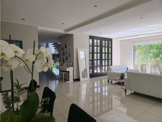 Διαμέρισμα σε Escazú, Provincia de San José