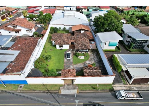 Luxury home in Santo Domingo, Provincia de Heredia