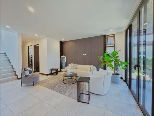 Luxury home in Santa Ana, Provincia de San José