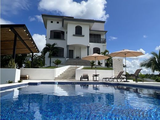 Luxe woning in Esterillos Oeste, Parrita