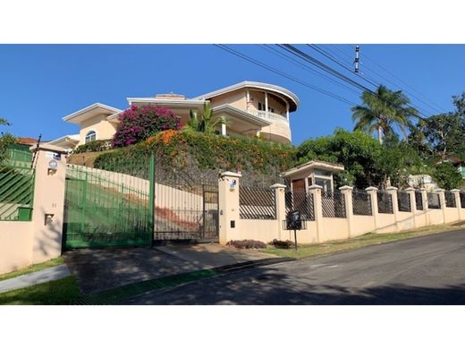 Maison de luxe à Belén, Carrillo