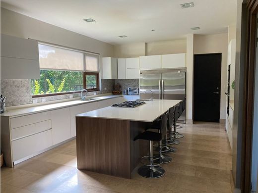 Santa Ana, Provincia de San Joséのアパートメント・コンプレックス