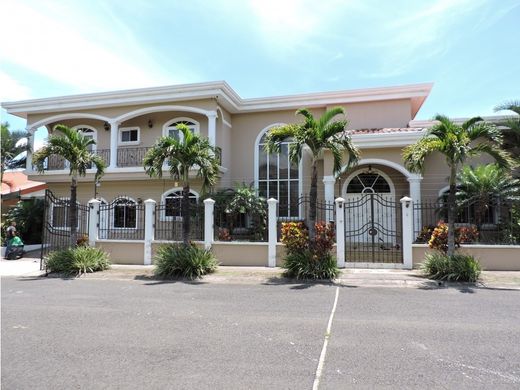 Maison de luxe à Belén, Carrillo