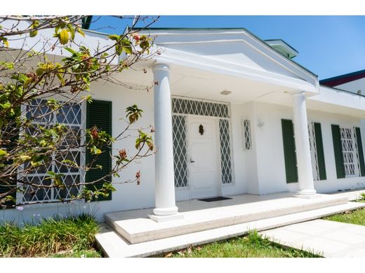 Maison de luxe à San Pedro, Montes de Oca