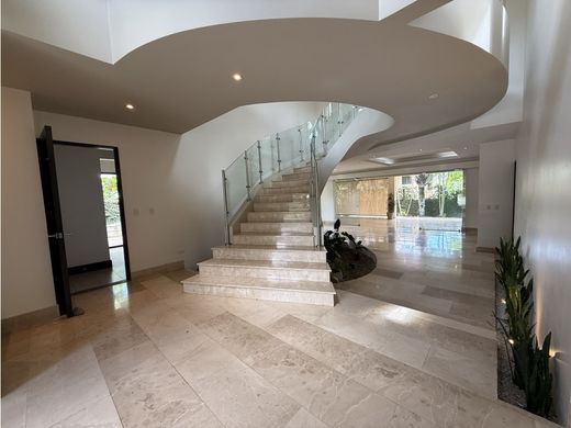 Complexes résidentiels à Santa Ana, Provincia de San José