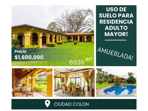 Luxury home in Colon, Mora
