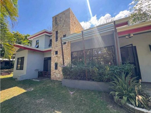 Casa di lusso a Turrúcares, Cantón de Alajuela