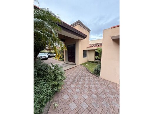 Luxus-Haus in Guachipelín, Escazú