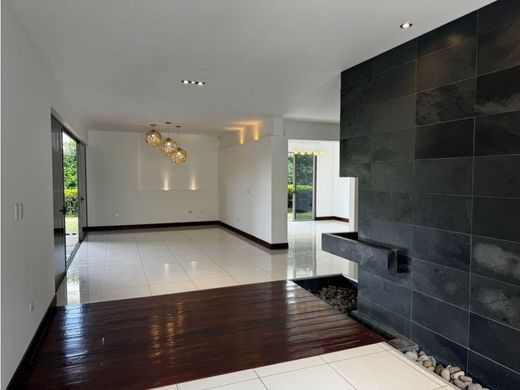 Элитный дом, Santa Ana, Provincia de San José