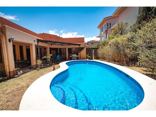 Luxus-Haus in Escazú, Provincia de San José