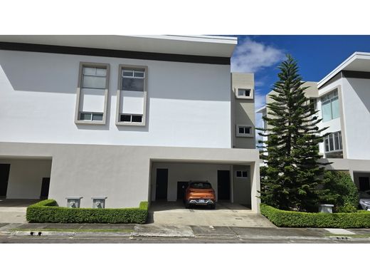 Luxury home in Santa Ana, Provincia de San José
