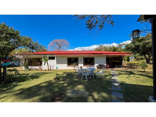 Country House in Belén, Carrillo