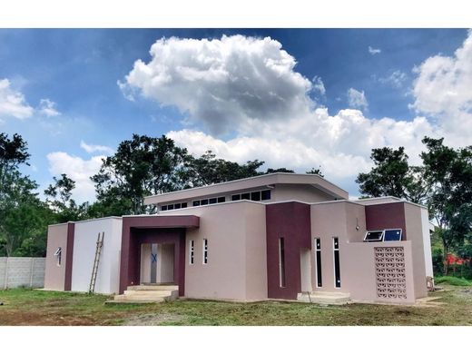 Luxe woning in Echeverría, Flores