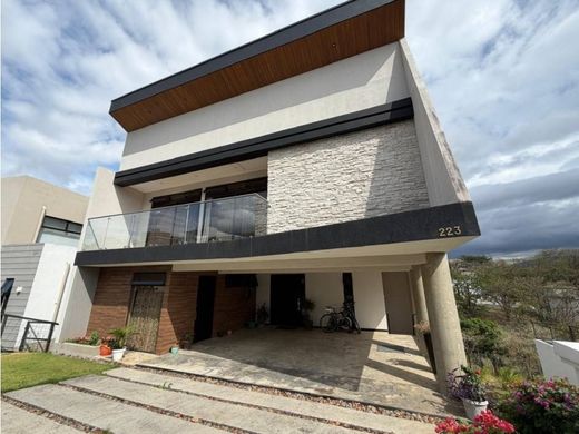 Casa de lujo en Carlos María Ulloa, Provincia de San José