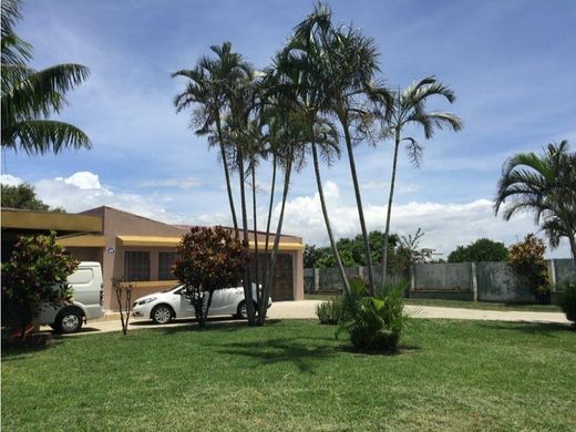 Luxury home in Echeverría, Flores