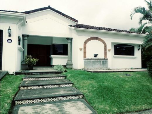 Luxury home in Santa Ana, Provincia de San José