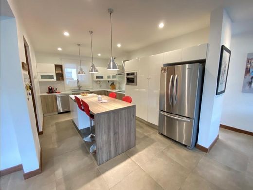 Casa di lusso a Escazú, Provincia de San José