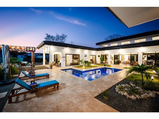 Luxury home in Tamarindo, Santa Cruz