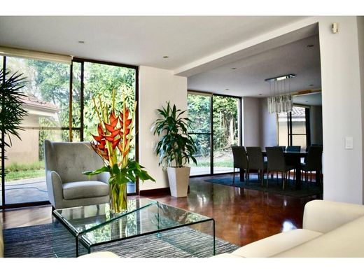 Luxury home in Santa Ana, Provincia de San José