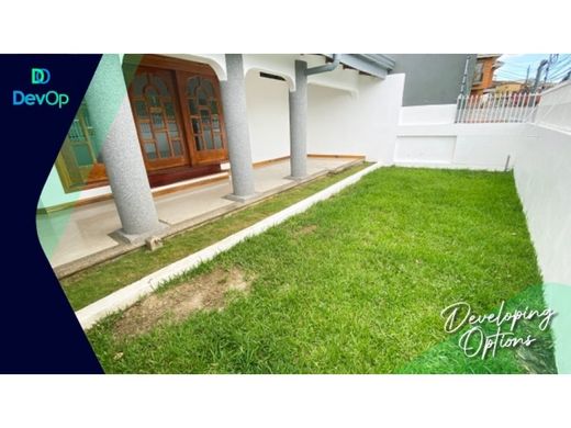 Luxury home in San Pedro, Montes de Oca