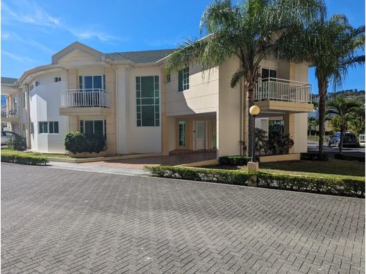 Luxury home in Escazú, Provincia de San José