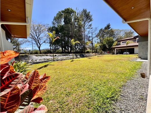 Casa de lujo en Guácima, Cantón de Alajuela