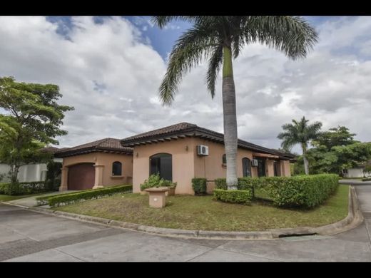 Luxe woning in Santa Ana, Provincia de San José