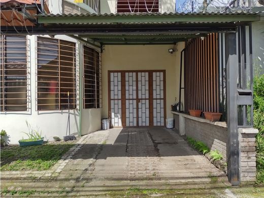 Luxus-Haus in Colon, Mora