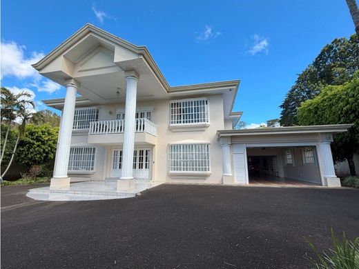 Casa di lusso a San Rafael, Provincia de Heredia