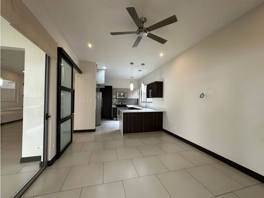 Luxury home in Santa Ana, Provincia de San José