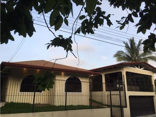 Luxury home in Belén, Carrillo