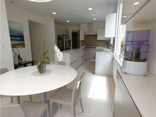 Элитный дом, Escazú, Provincia de San José