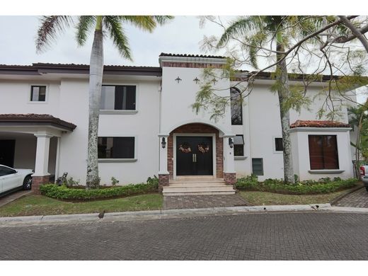 Casa de lujo en Santa Ana, Provincia de San José