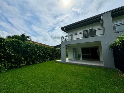 Complexes résidentiels à Santa Ana, Provincia de San José