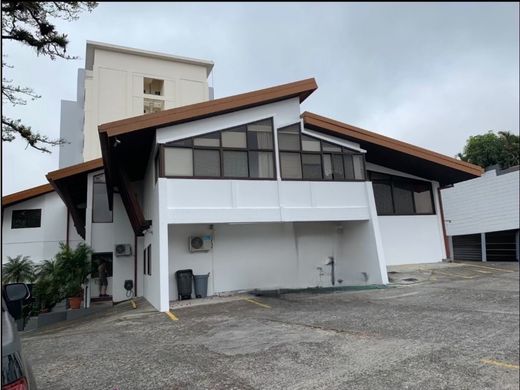 Edificio en Sabanas, Acosta