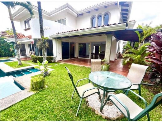 Элитный дом, Escazú, Provincia de San José