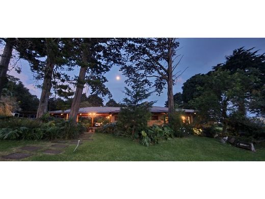 Farmhouse in San Rafael, Carrillo